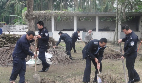 王家码头路废品回收站清理